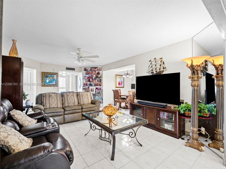 For Sale: $179,999 (2 beds, 2 baths, 1090 Square Feet)