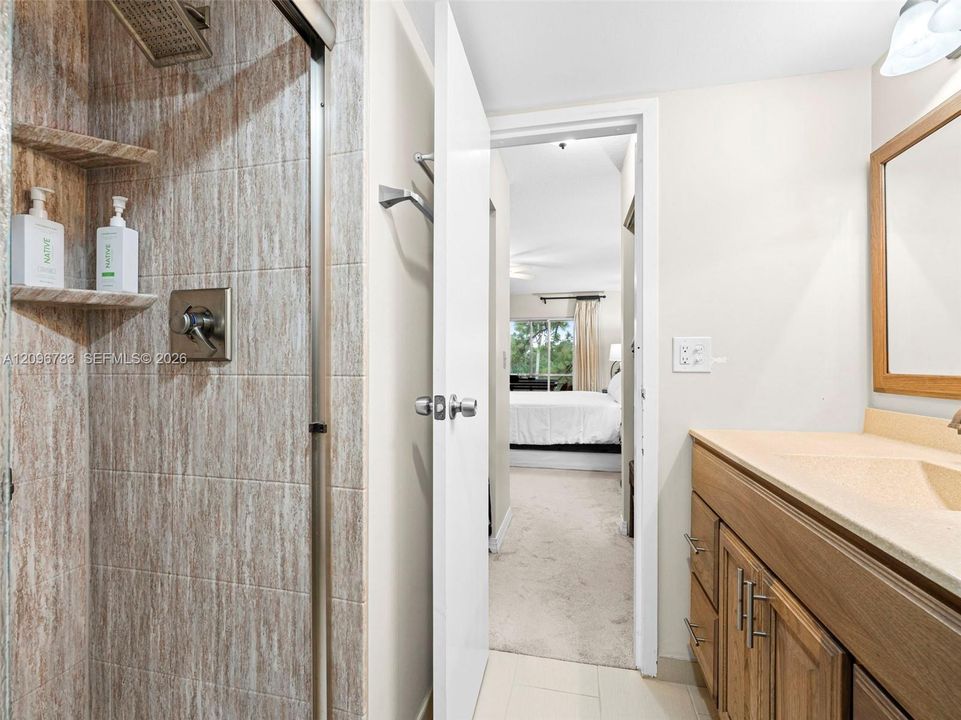 For Sale: $179,999 (2 beds, 2 baths, 1090 Square Feet)