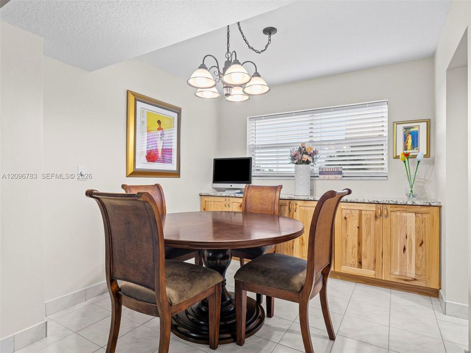 For Sale: $179,999 (2 beds, 2 baths, 1090 Square Feet)