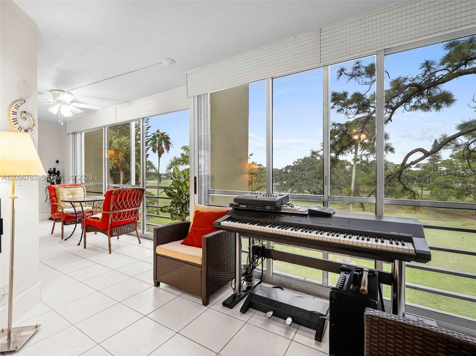 For Sale: $179,999 (2 beds, 2 baths, 1090 Square Feet)
