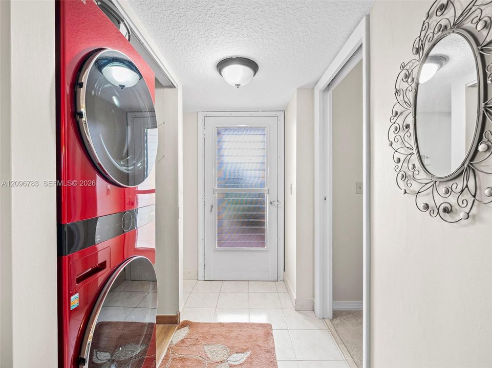 For Sale: $179,999 (2 beds, 2 baths, 1090 Square Feet)
