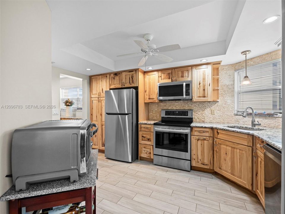 For Sale: $179,999 (2 beds, 2 baths, 1090 Square Feet)