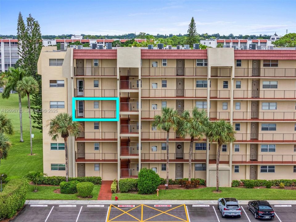 For Sale: $179,999 (2 beds, 2 baths, 1090 Square Feet)