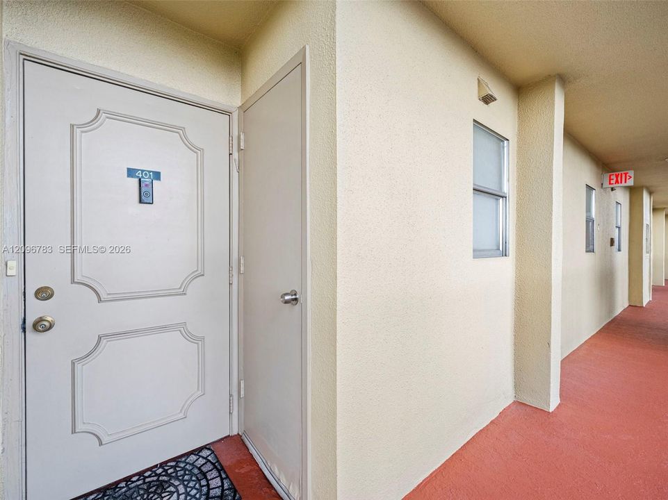 For Sale: $179,999 (2 beds, 2 baths, 1090 Square Feet)