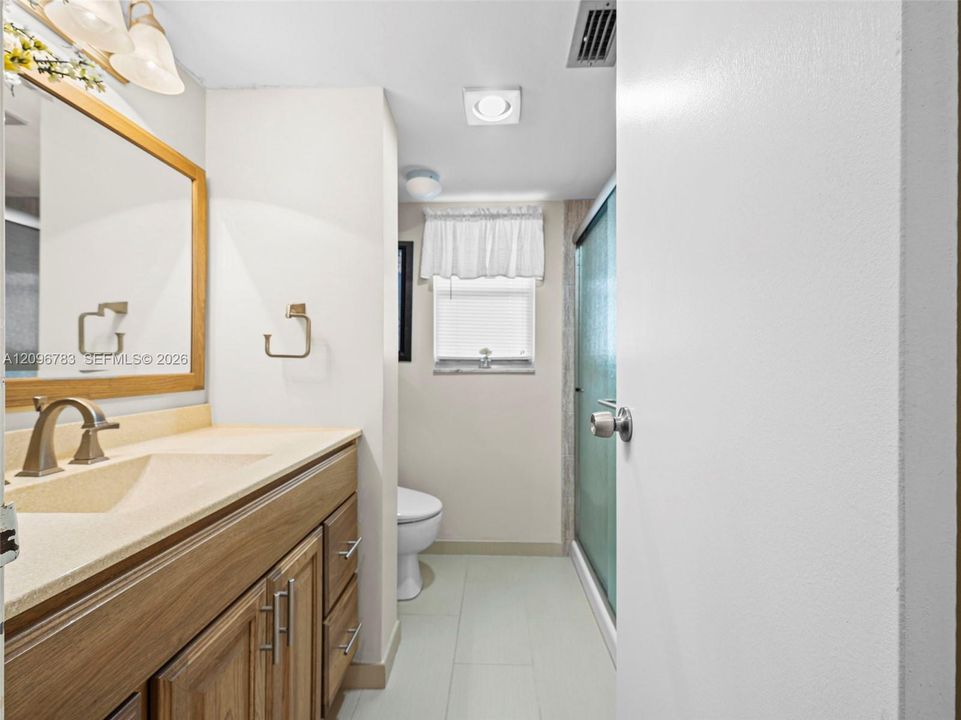 For Sale: $179,999 (2 beds, 2 baths, 1090 Square Feet)