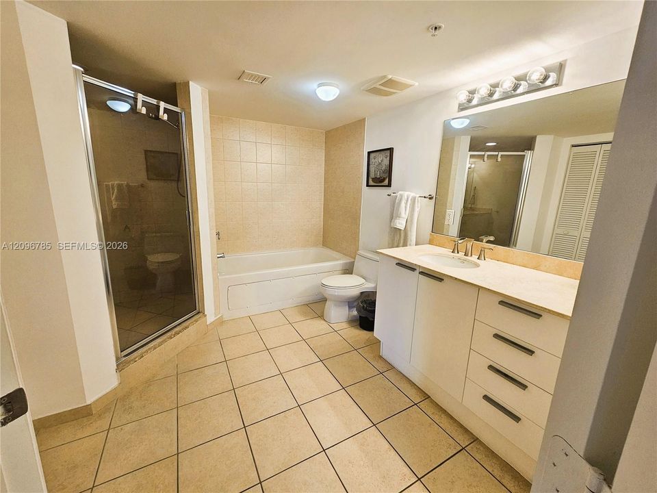 For Rent: $4,200 (1 beds, 1 baths, 1000 Square Feet)