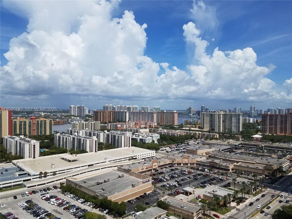 For Rent: $4,200 (1 beds, 1 baths, 1000 Square Feet)