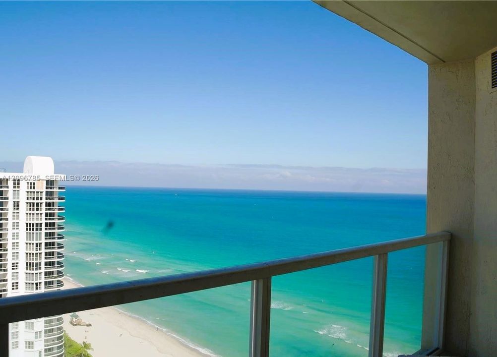 For Rent: $4,200 (1 beds, 1 baths, 1000 Square Feet)