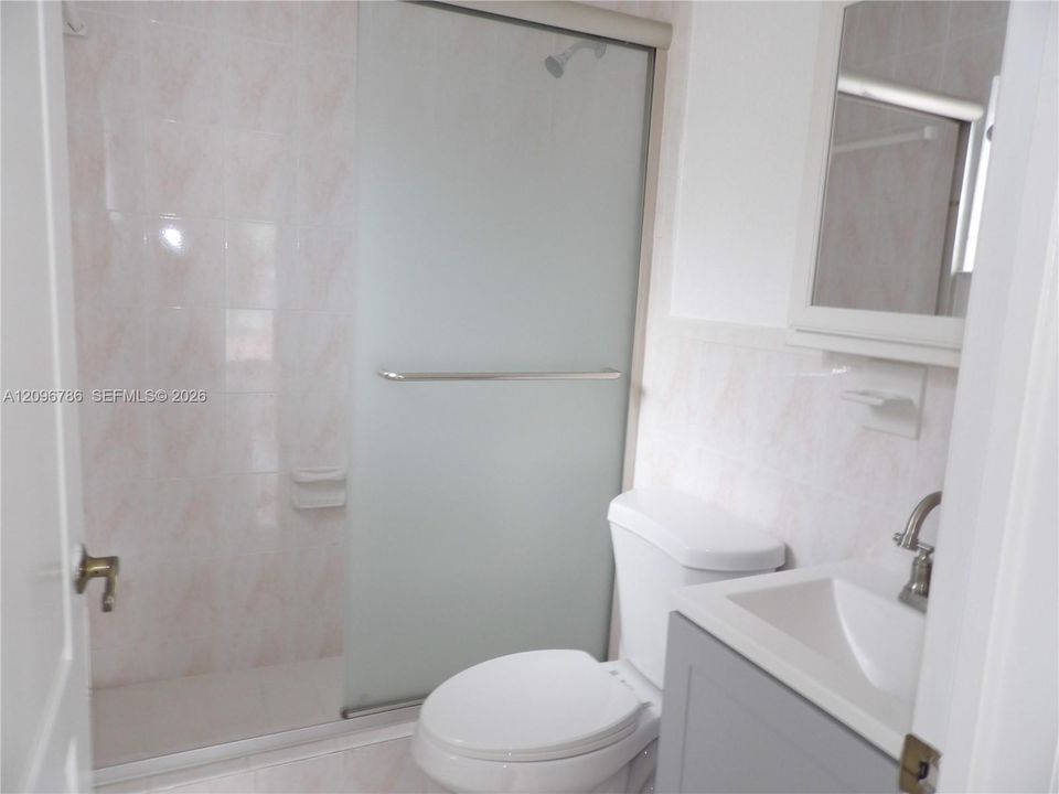Под контрактом: $3,950 (3 спален, 2 ванн, 2511 Квадратных фут)