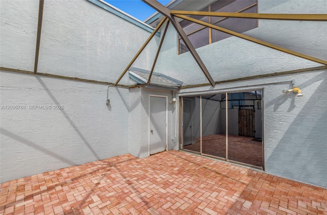 En Venta: $329,950 (2 camas, 2 baños, 1232 Pies cuadrados)