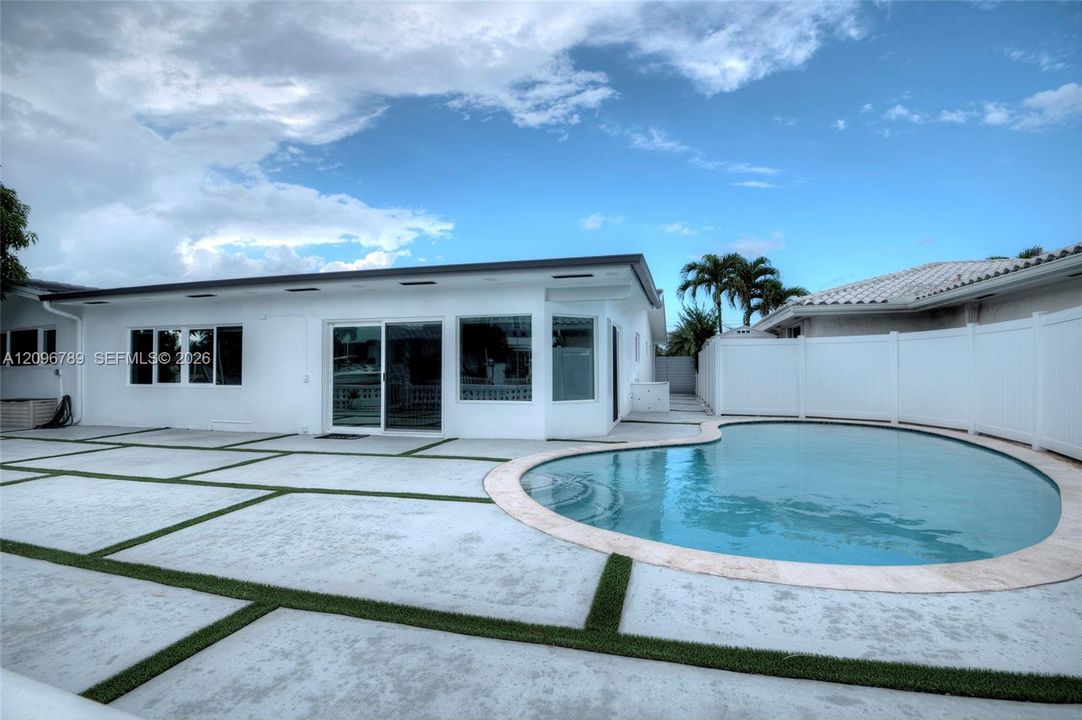 For Rent: $15,500 (4 beds, 3 baths, 3027 Square Feet)