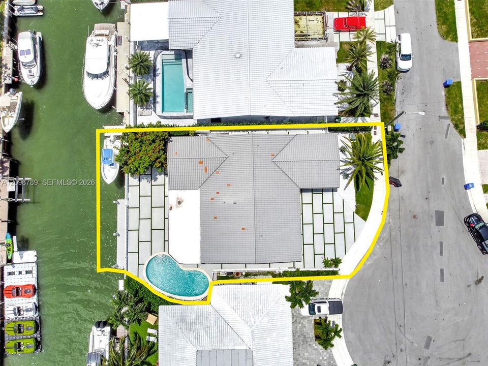 For Rent: $15,500 (4 beds, 3 baths, 3027 Square Feet)