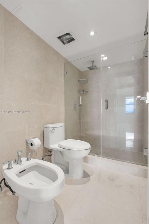 For Sale: $695,000 (2 beds, 2 baths, 1100 Square Feet)