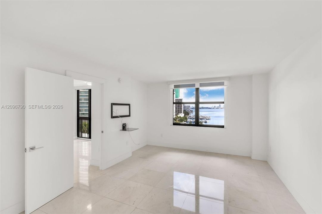 For Sale: $695,000 (2 beds, 2 baths, 1100 Square Feet)