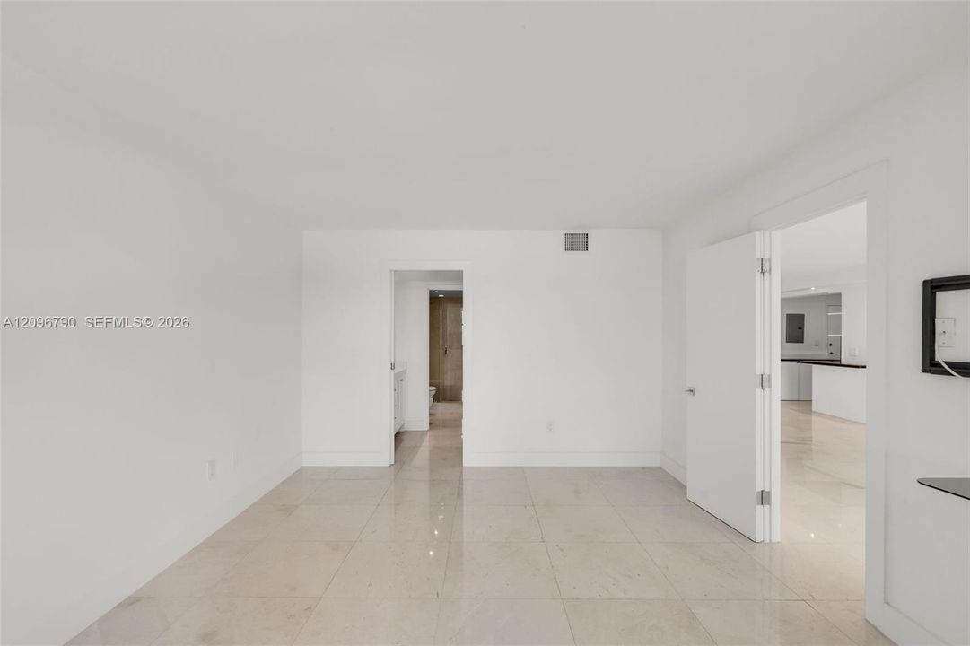For Sale: $695,000 (2 beds, 2 baths, 1100 Square Feet)