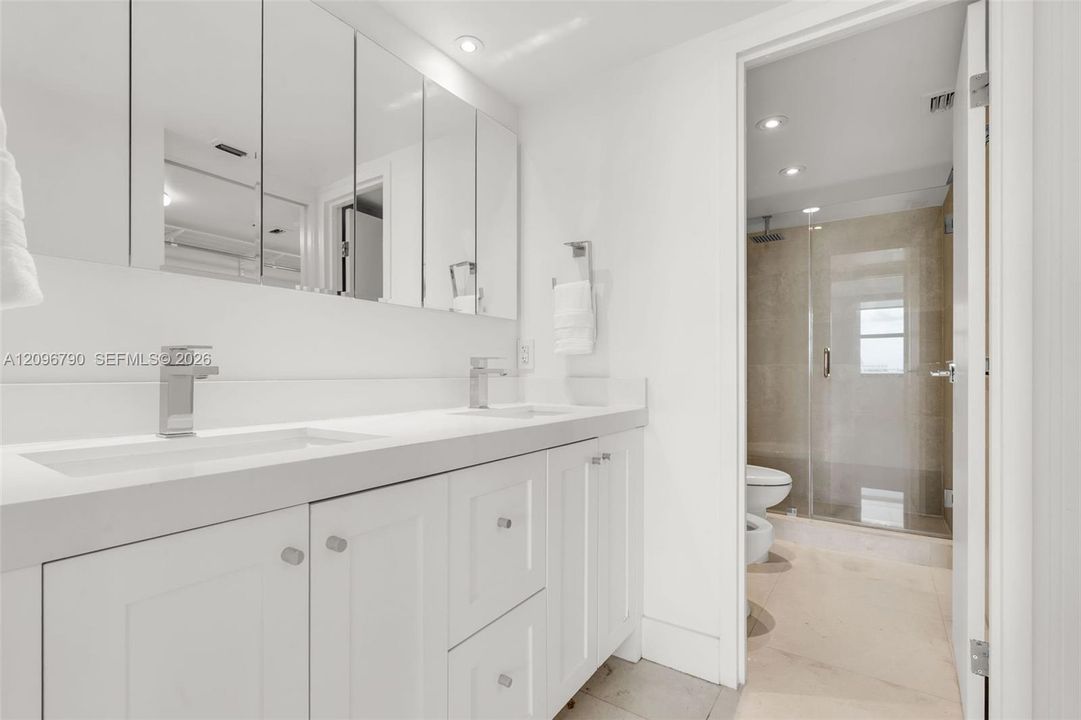 For Sale: $695,000 (2 beds, 2 baths, 1100 Square Feet)