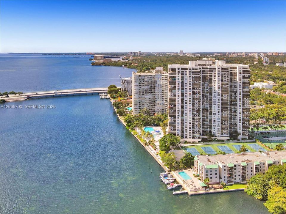 For Sale: $695,000 (2 beds, 2 baths, 1100 Square Feet)