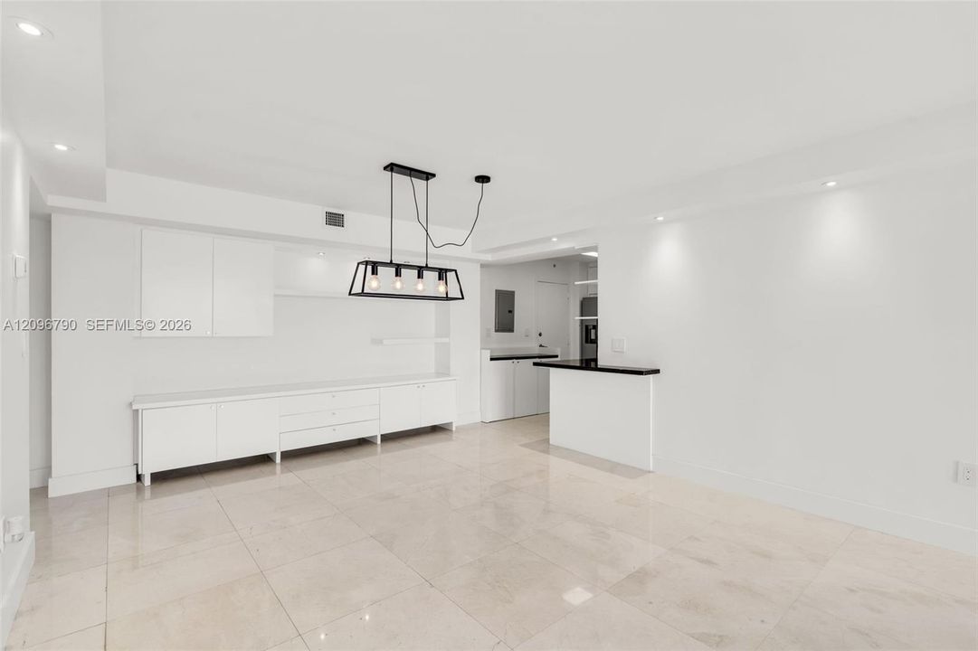 For Sale: $695,000 (2 beds, 2 baths, 1100 Square Feet)
