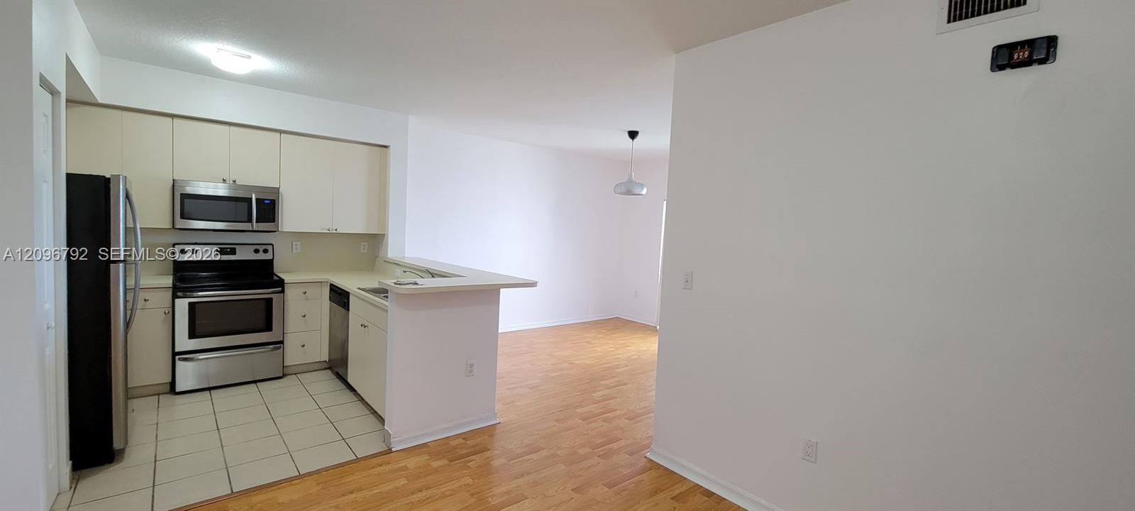 For Sale: $200,000 (2 beds, 2 baths, 809 Square Feet)