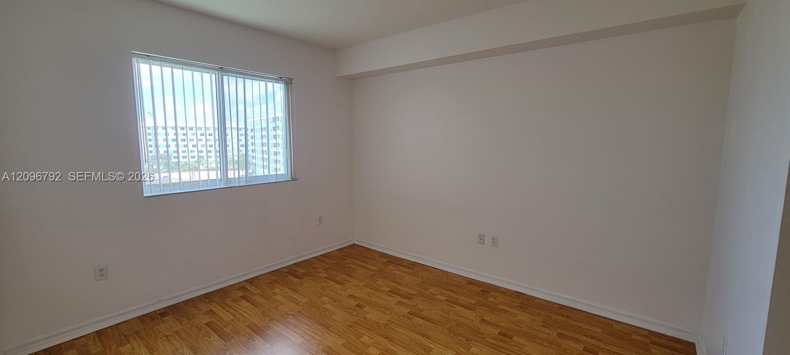 For Sale: $200,000 (2 beds, 2 baths, 809 Square Feet)