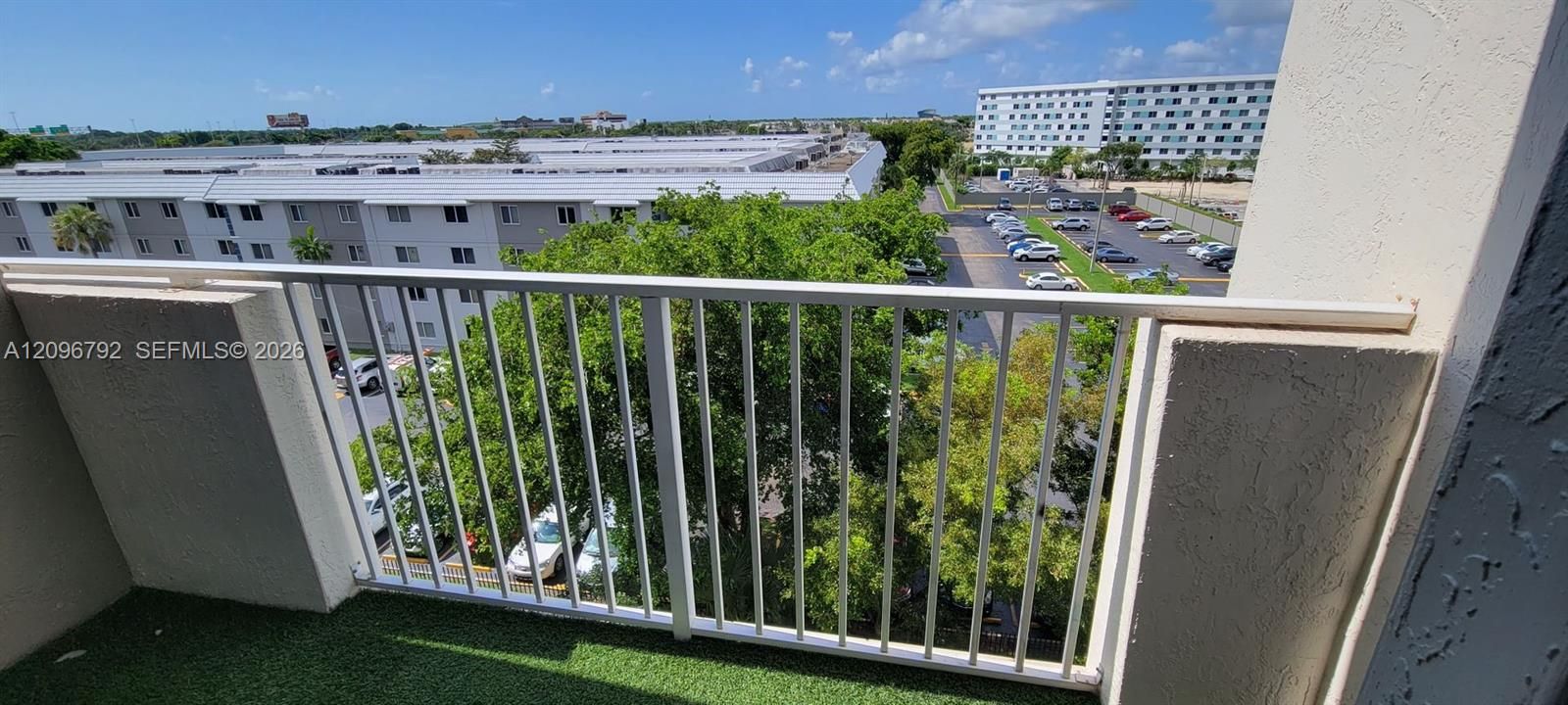 For Sale: $200,000 (2 beds, 2 baths, 809 Square Feet)