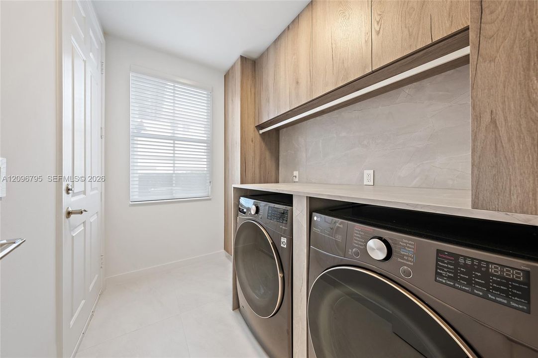 For Sale: $1,375,000 (3 beds, 2 baths, 2232 Square Feet)