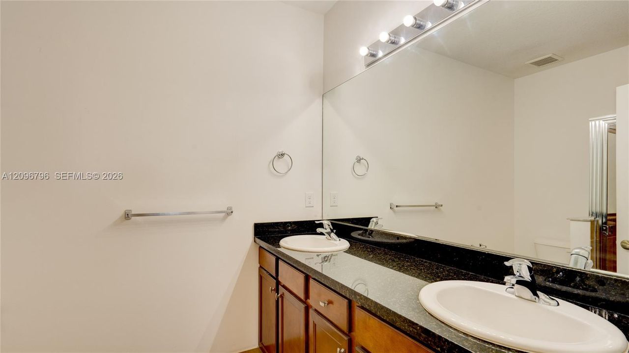 For Rent: $2,800 (2 beds, 2 baths, 1678 Square Feet)