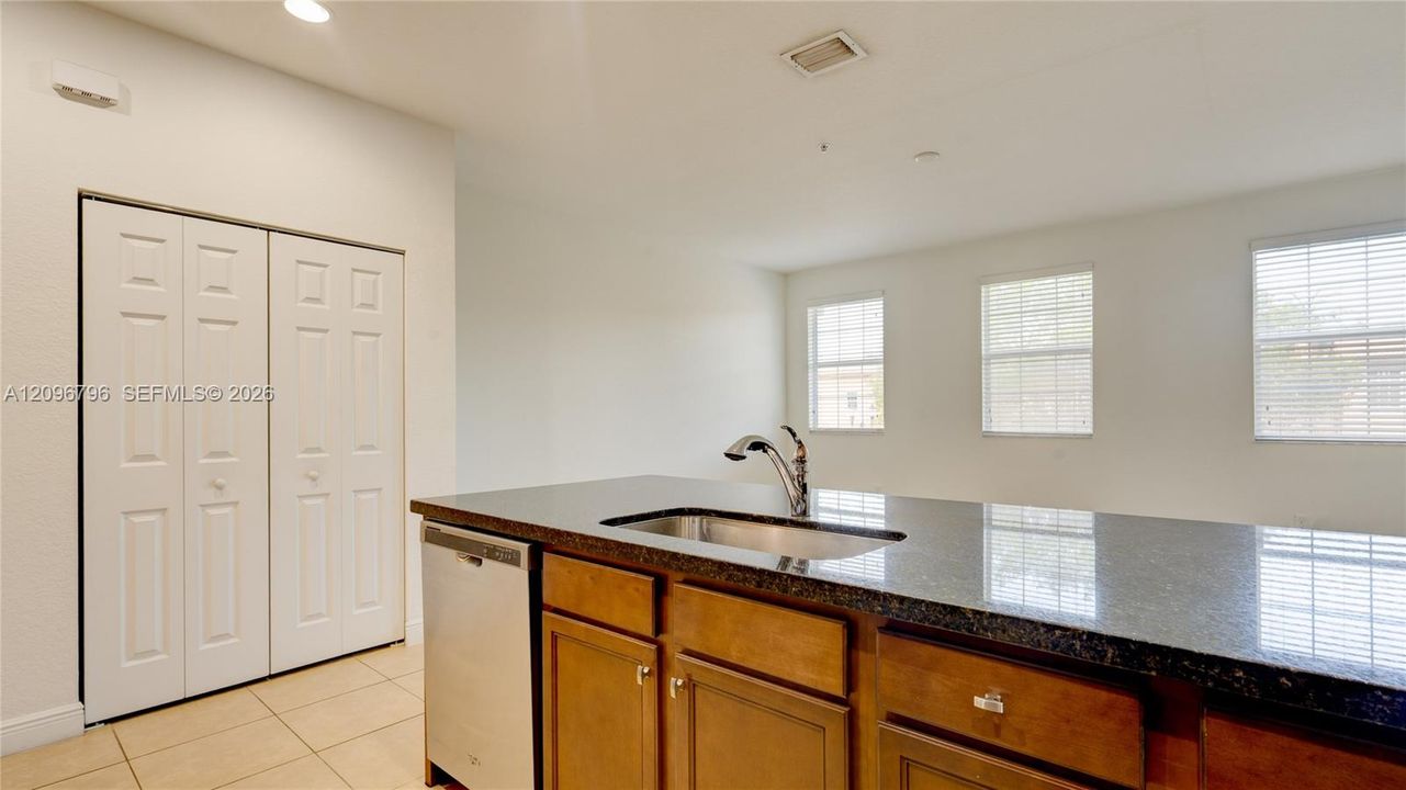 For Rent: $2,800 (2 beds, 2 baths, 1678 Square Feet)