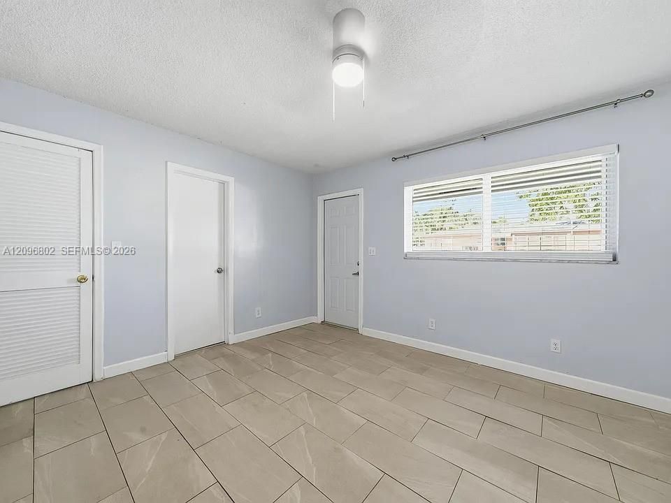 En Renta: $2,900 (3 camas, 2 baños, 2439 Pies cuadrados)