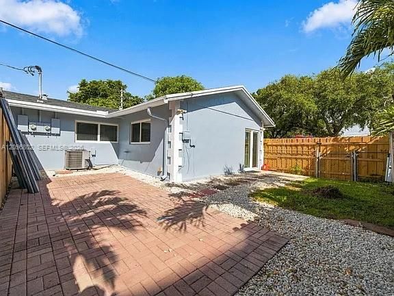 En Renta: $2,900 (3 camas, 2 baños, 2439 Pies cuadrados)