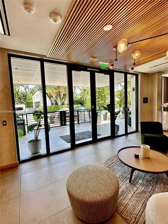 For Rent: $4,000 (1 beds, 1 baths, 738 Square Feet)
