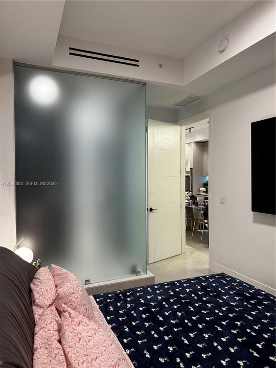 For Rent: $4,000 (1 beds, 1 baths, 738 Square Feet)