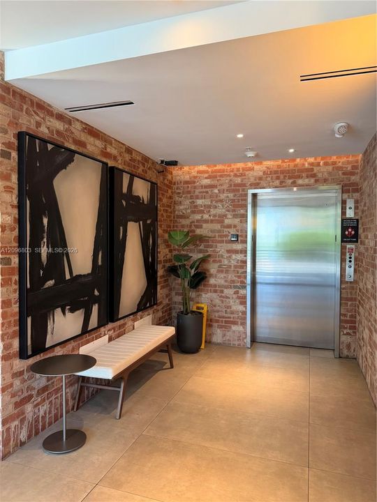 For Rent: $4,000 (1 beds, 1 baths, 738 Square Feet)