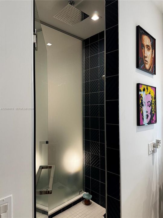 For Rent: $4,000 (1 beds, 1 baths, 738 Square Feet)