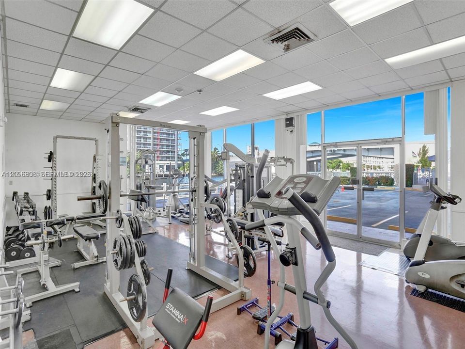 For Rent: $1,875 (1 beds, 1 baths, 780 Square Feet)