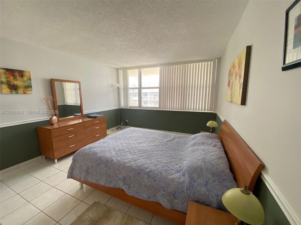 For Rent: $1,875 (1 beds, 1 baths, 780 Square Feet)