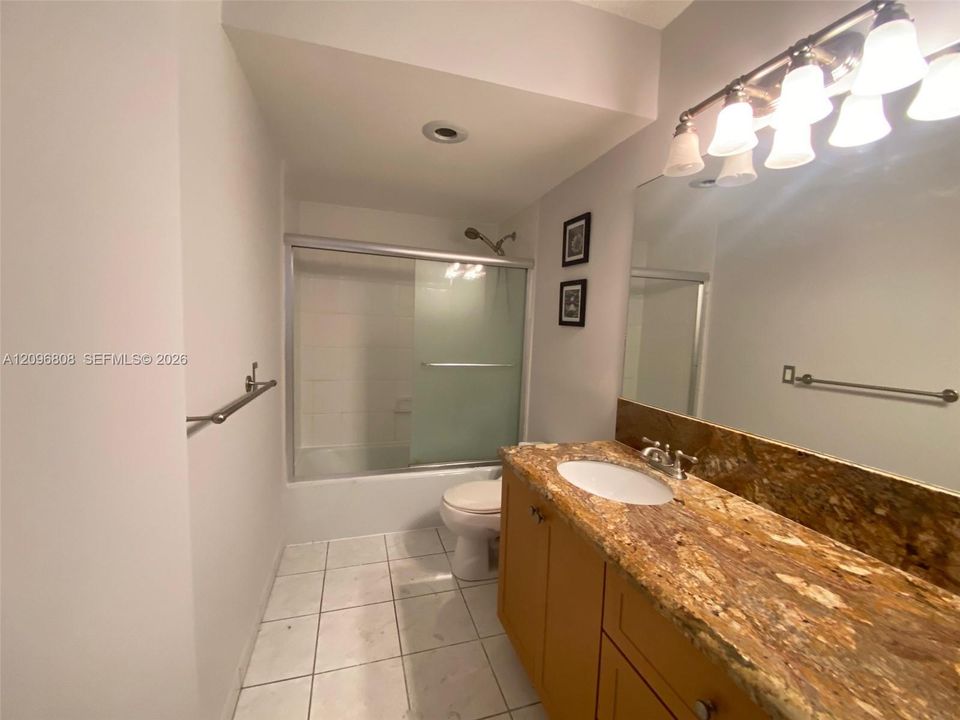 For Rent: $1,875 (1 beds, 1 baths, 780 Square Feet)