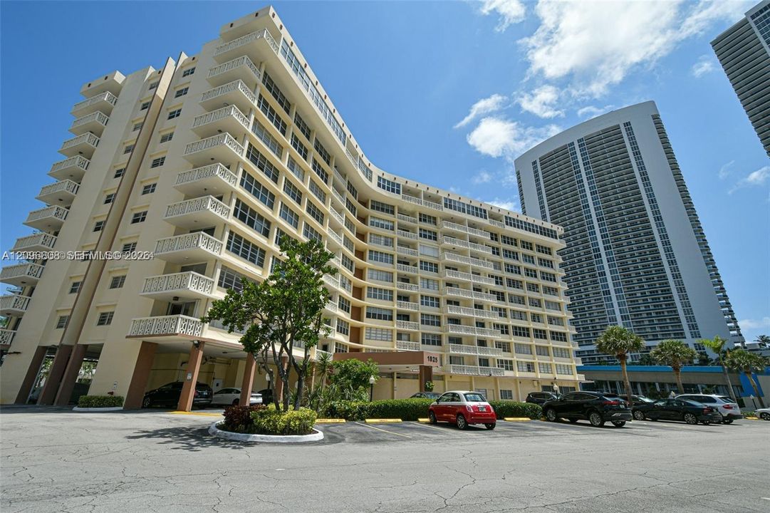 For Rent: $1,875 (1 beds, 1 baths, 780 Square Feet)