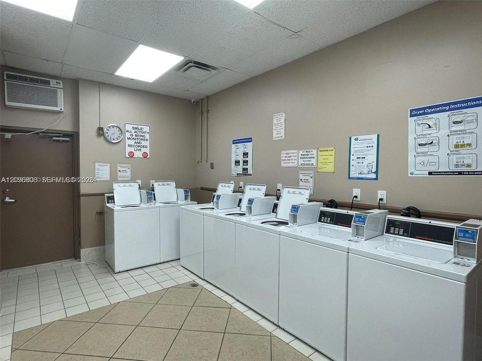 For Rent: $1,875 (1 beds, 1 baths, 780 Square Feet)