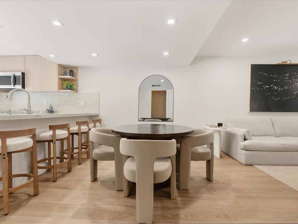 For Rent: $3,500 (2 beds, 2 baths, 1152 Square Feet)