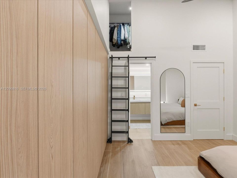 For Rent: $3,500 (2 beds, 2 baths, 1152 Square Feet)