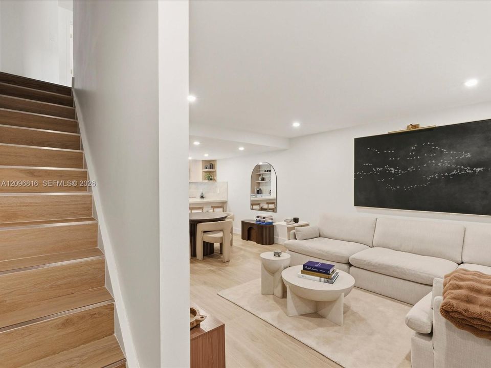 For Rent: $3,500 (2 beds, 2 baths, 1152 Square Feet)