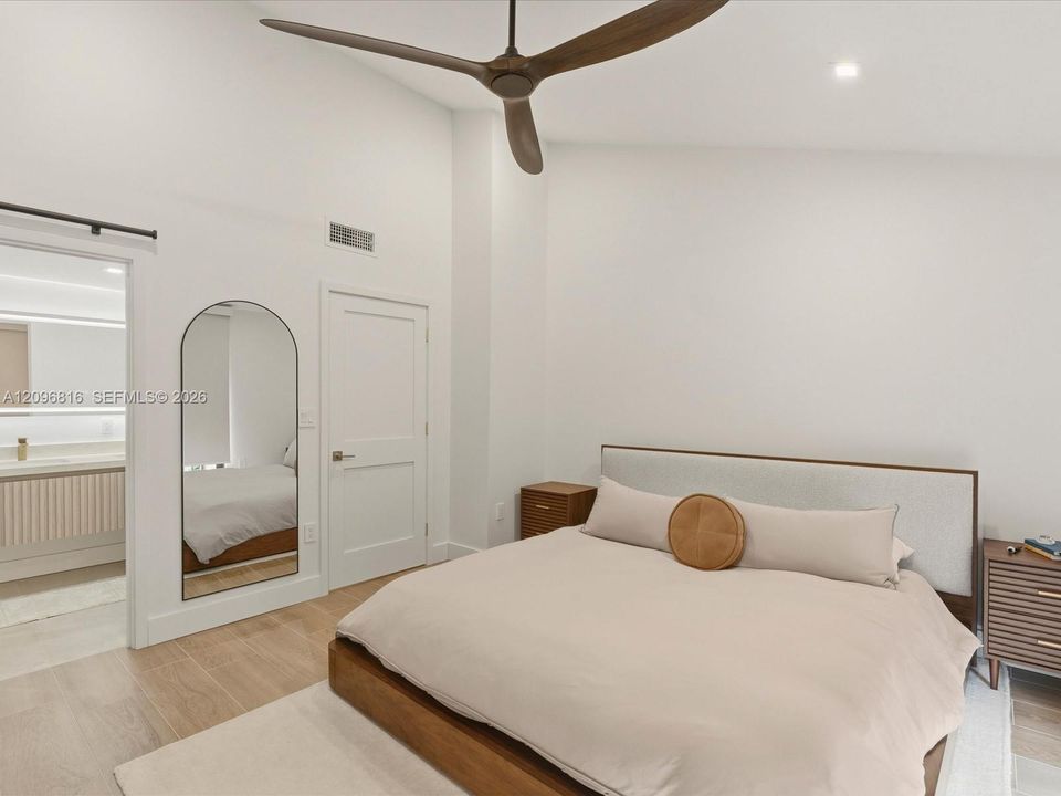 For Rent: $3,500 (2 beds, 2 baths, 1152 Square Feet)