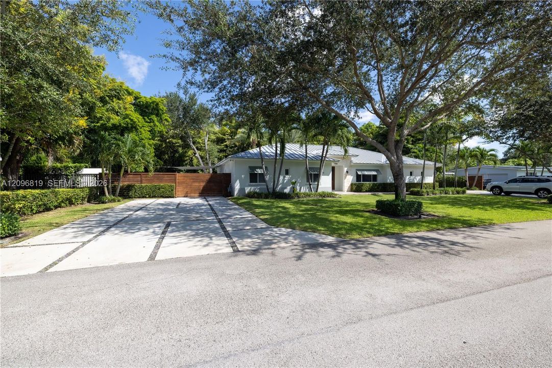 En Venta: $2,400,000 (3 camas, 3 baños, 2051 Pies cuadrados)