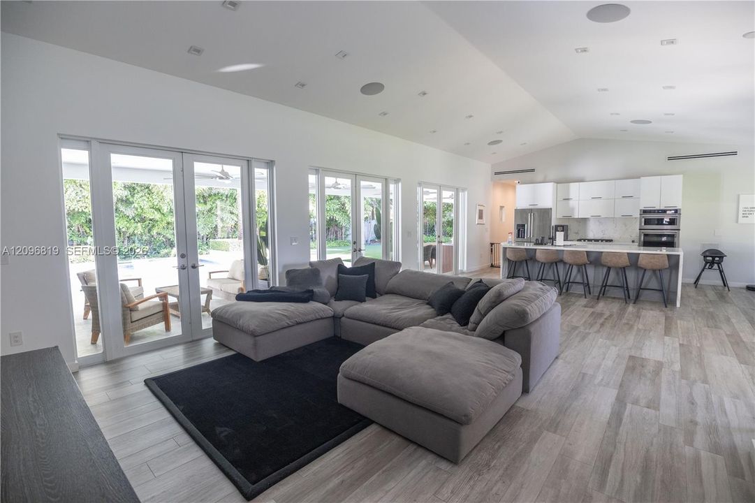 En Venta: $2,400,000 (3 camas, 3 baños, 2051 Pies cuadrados)