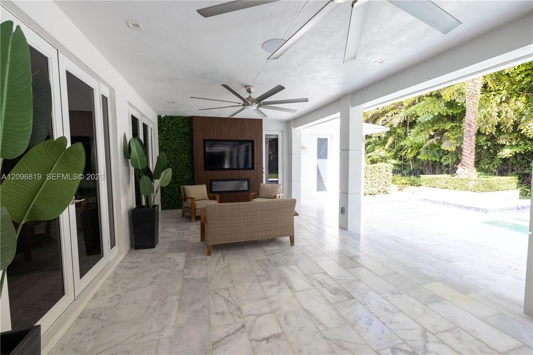 En Venta: $2,400,000 (3 camas, 3 baños, 2051 Pies cuadrados)
