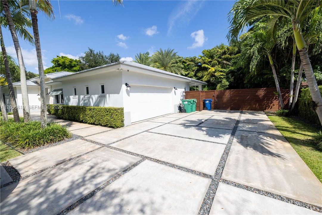 En Venta: $2,400,000 (3 camas, 3 baños, 2051 Pies cuadrados)