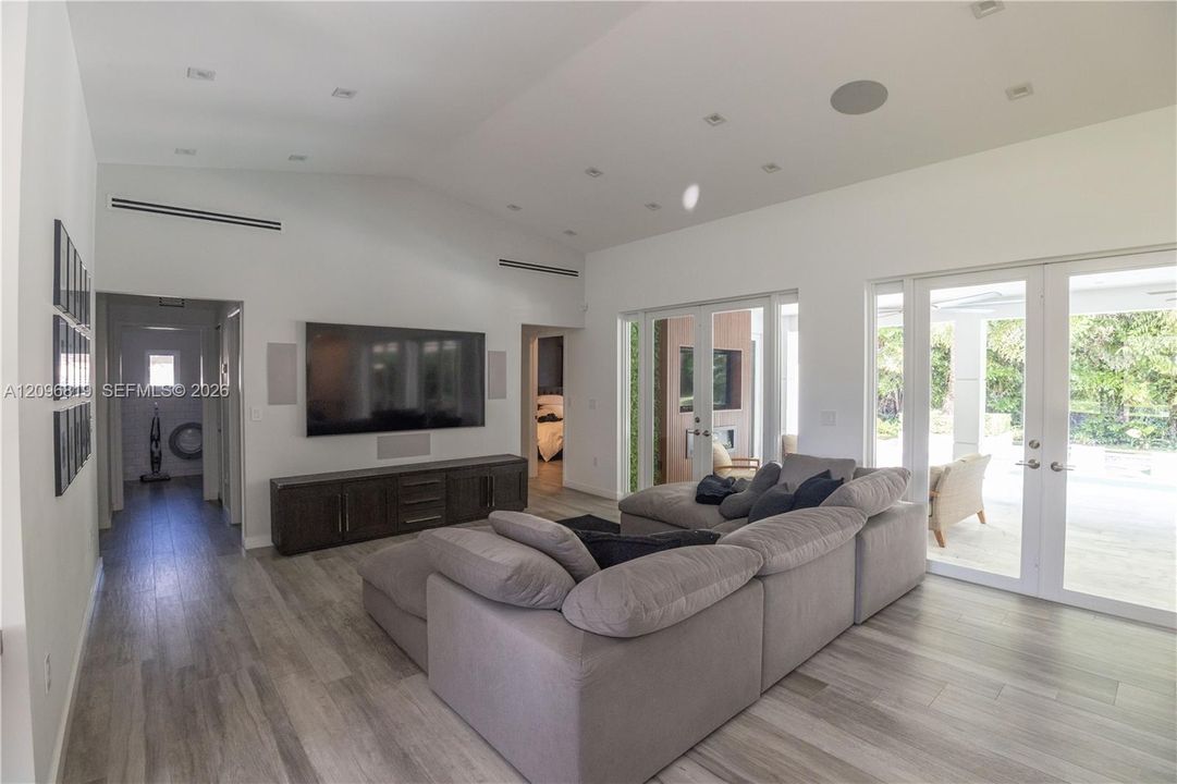 En Venta: $2,400,000 (3 camas, 3 baños, 2051 Pies cuadrados)