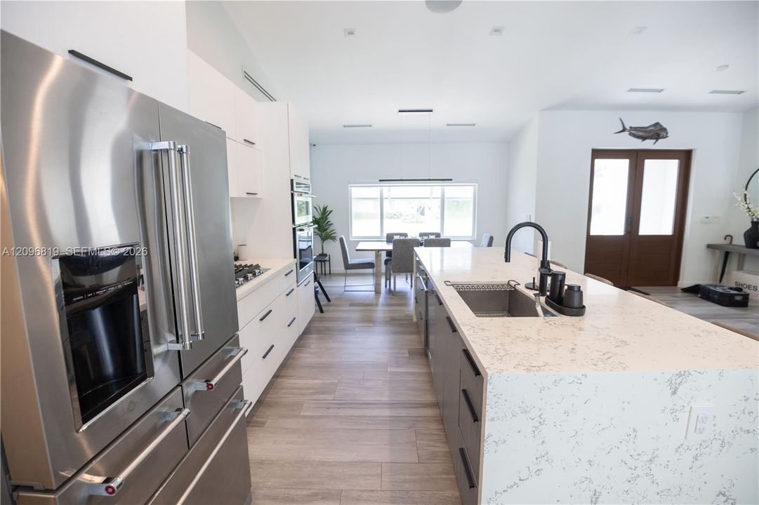 En Venta: $2,400,000 (3 camas, 3 baños, 2051 Pies cuadrados)