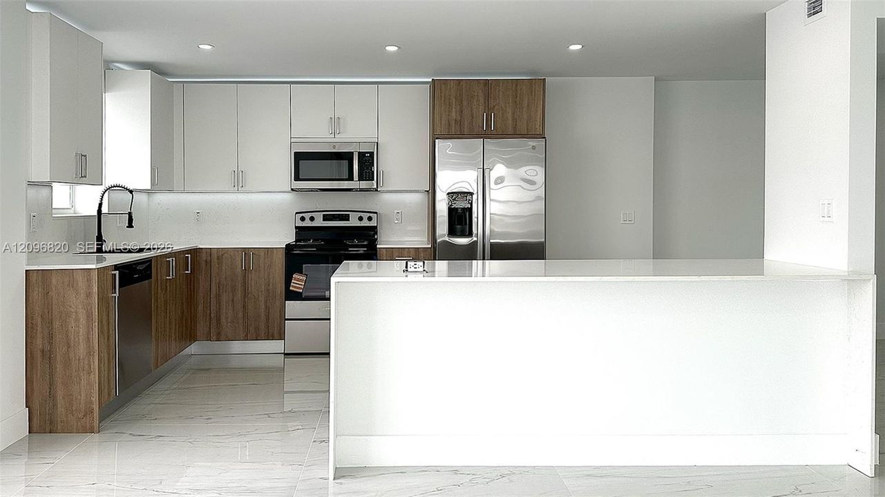 For Rent: $2,850 (2 beds, 2 baths, 1303 Square Feet)